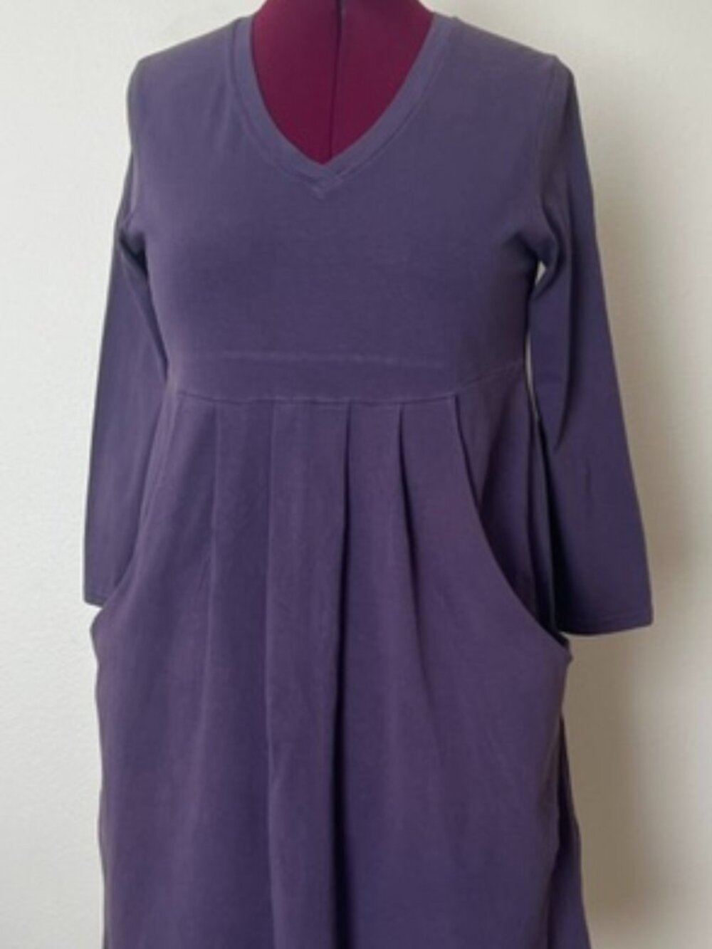 Iridium V-Neck Dress With Pockets Plum Knee Length 3/4 Sleeve Stretch SZ M
